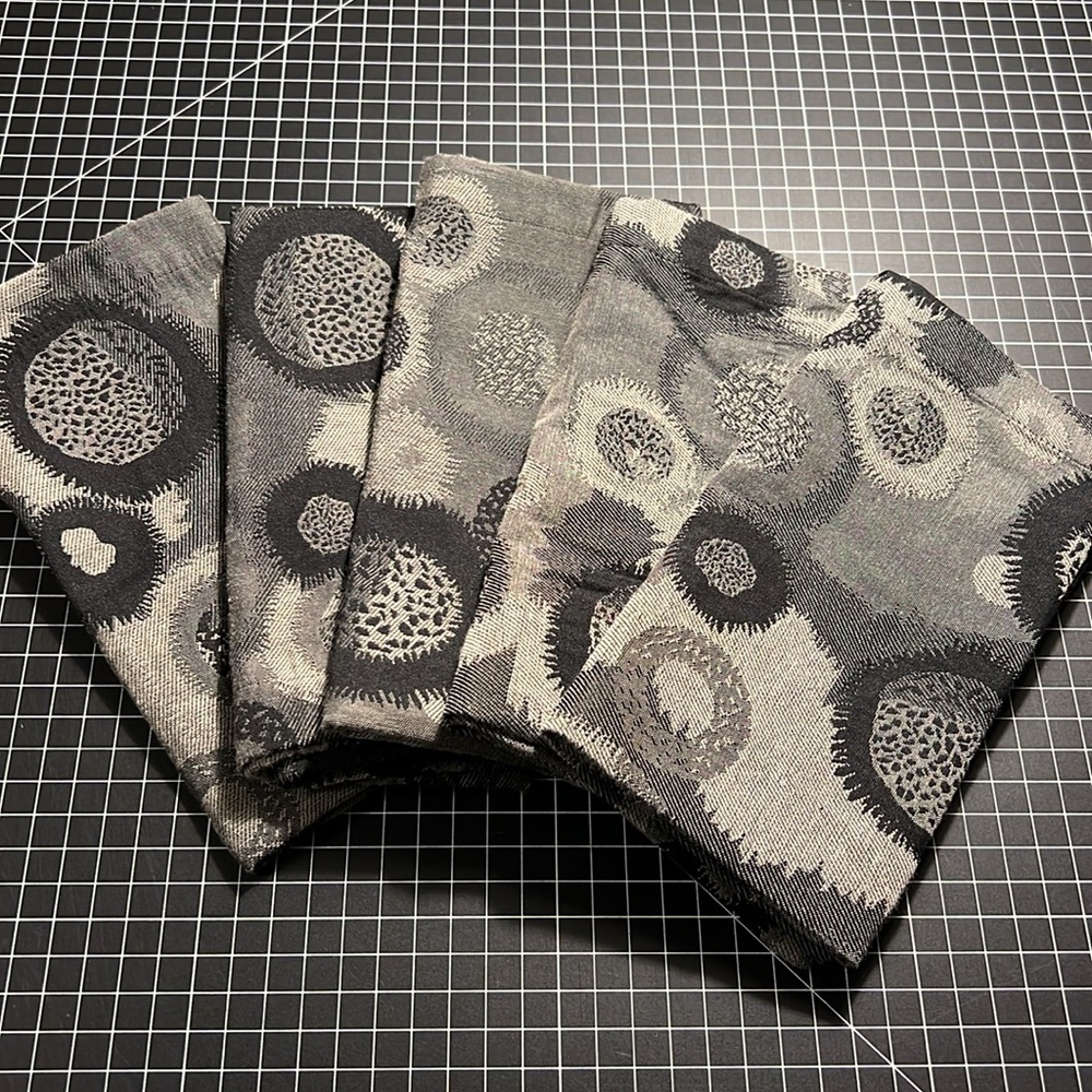 5 New Crate & Barrel Cloth Napkins Onyx Jacquard 20”x20”